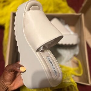 STEVE MADDEN PEPE 30 NATURAL 8.5